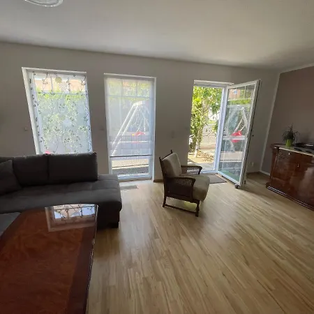 Schoene Ferienwohnung In Augsburg/ 94M^2 Apartmán